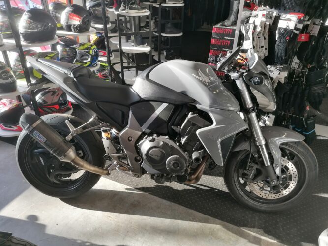 Mootorratas Honda CB 1000R 2011 R4 92kW