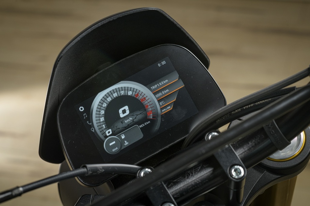 Moto Morini Seiemmezzo SCR 650 ielas motocikls pie Dude Bikes 8