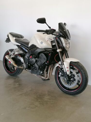 Mootorratas Yamaha FZ1 2008 R4 110kW